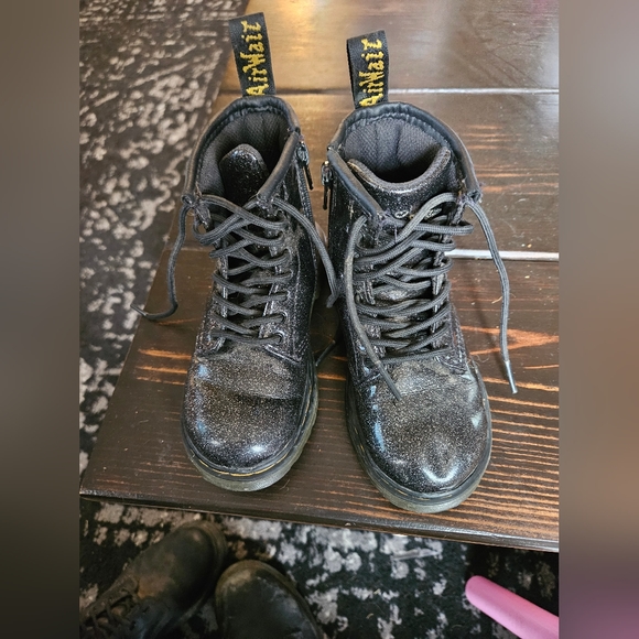Dr Martens sparkle boots size 9 child - Picture 1 of 4